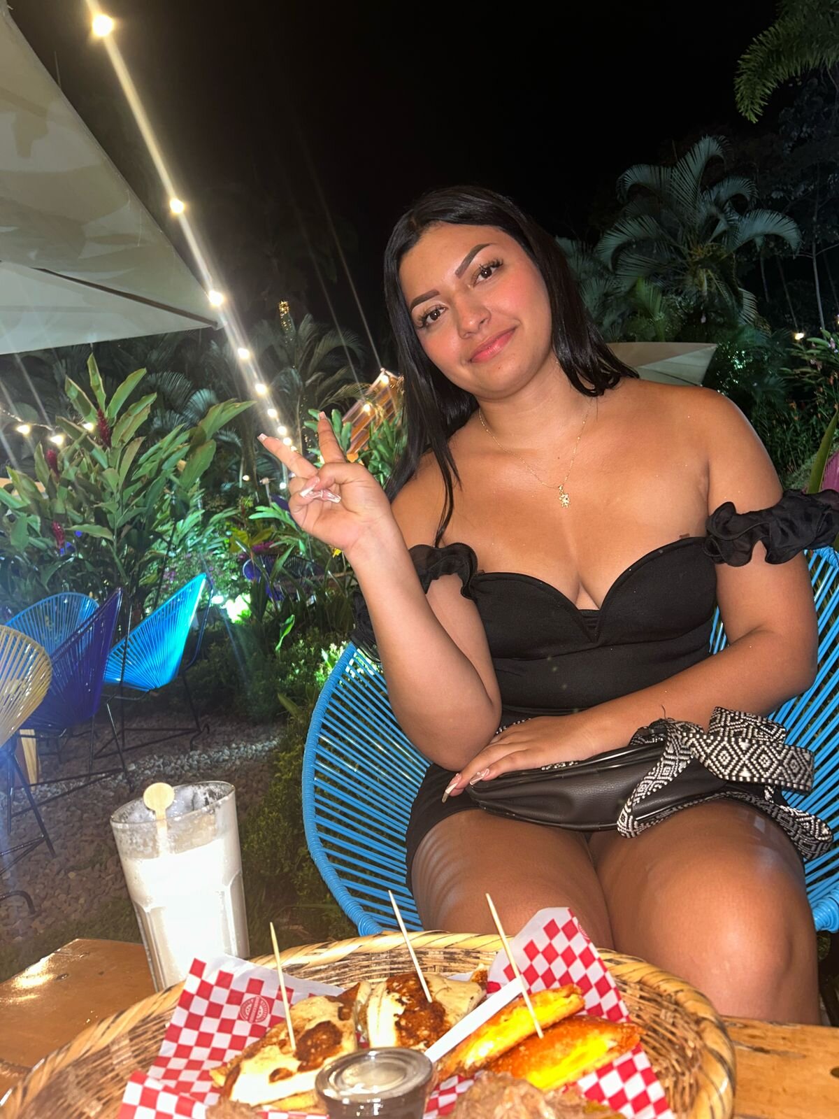 abril_hottiee