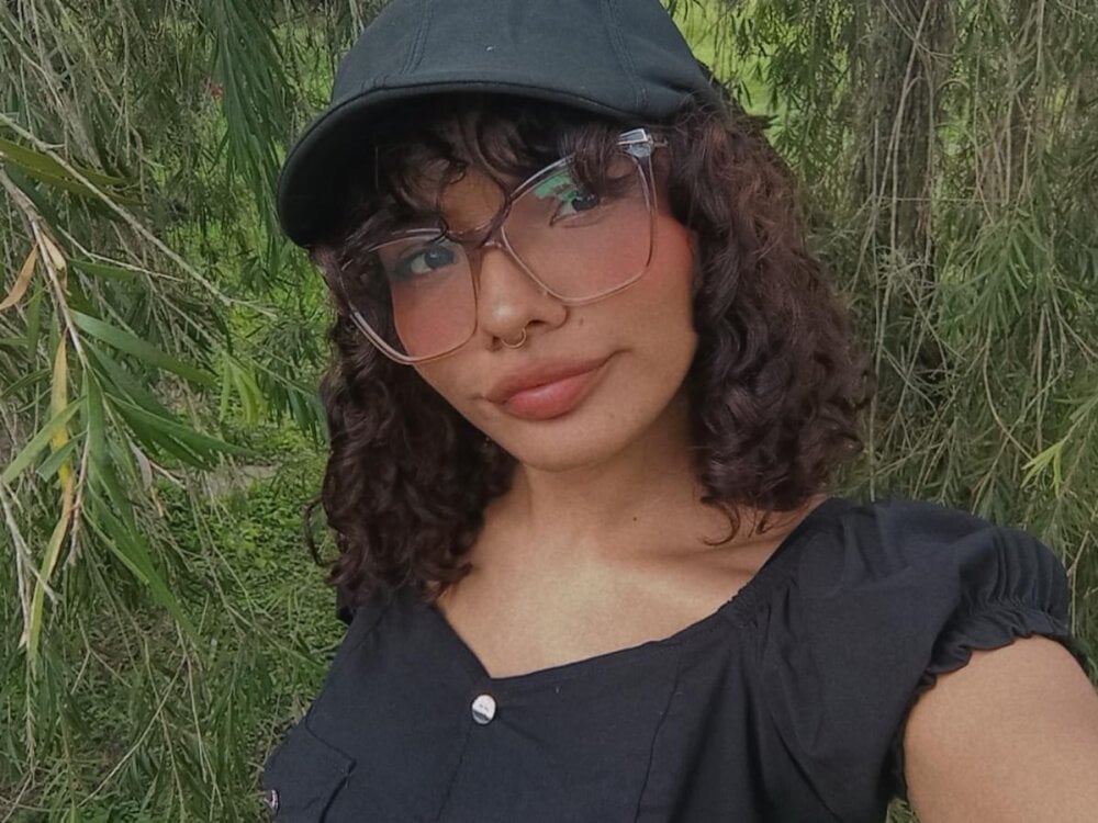 pornos.live queenmegan_ livesex profile in colombi cams