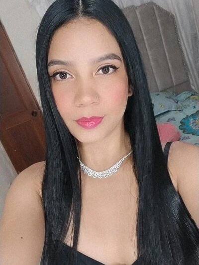 SenniaBella private show