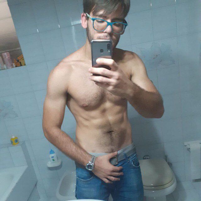 sperakevin98 live cam model at StripChat