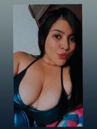 coneplayxxx696's Offline Chat Room