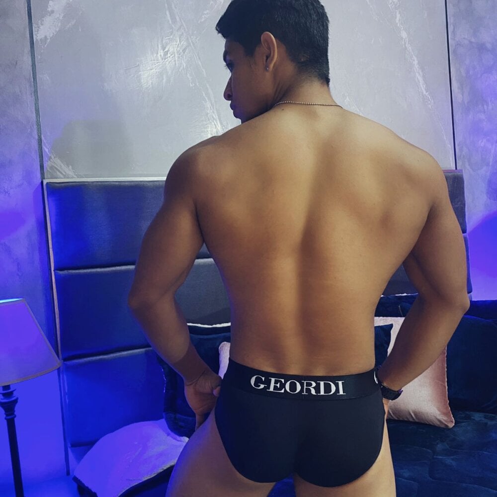 tayler_luke's Offline XXX Chat