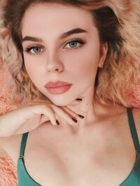 tiinapierse's Offline Chat Room