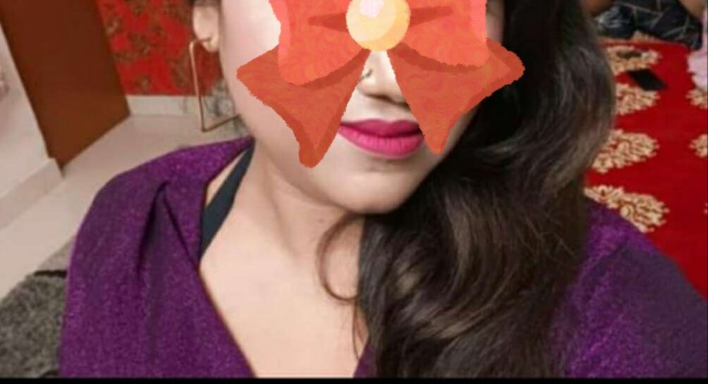 Hot_Meera