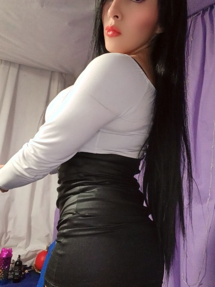 Isabellitasexi38 live cam model at StripChat