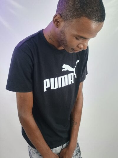 gusy_18 Live Cam on StripChat