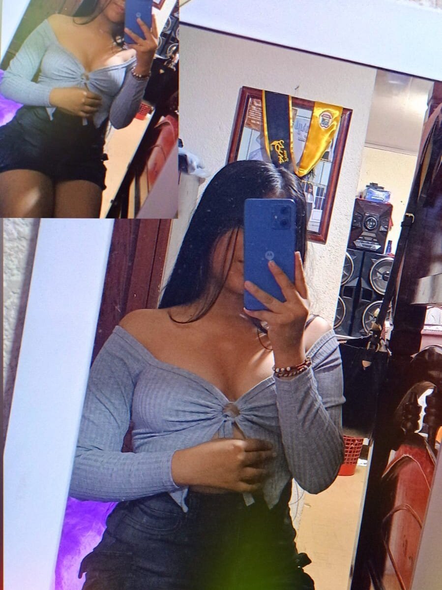 LilyCutee_ live cam model at StripChat