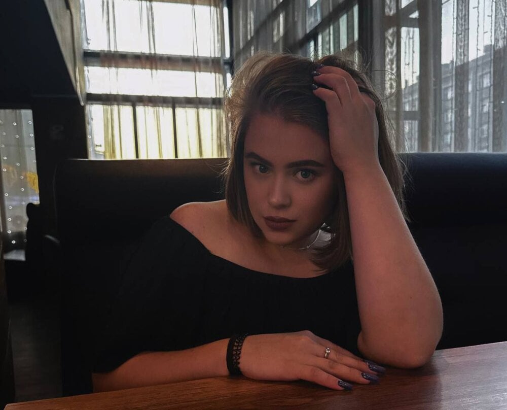 Lilly_Plump's Offline XXX Chat