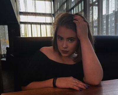 Lilly_Plump