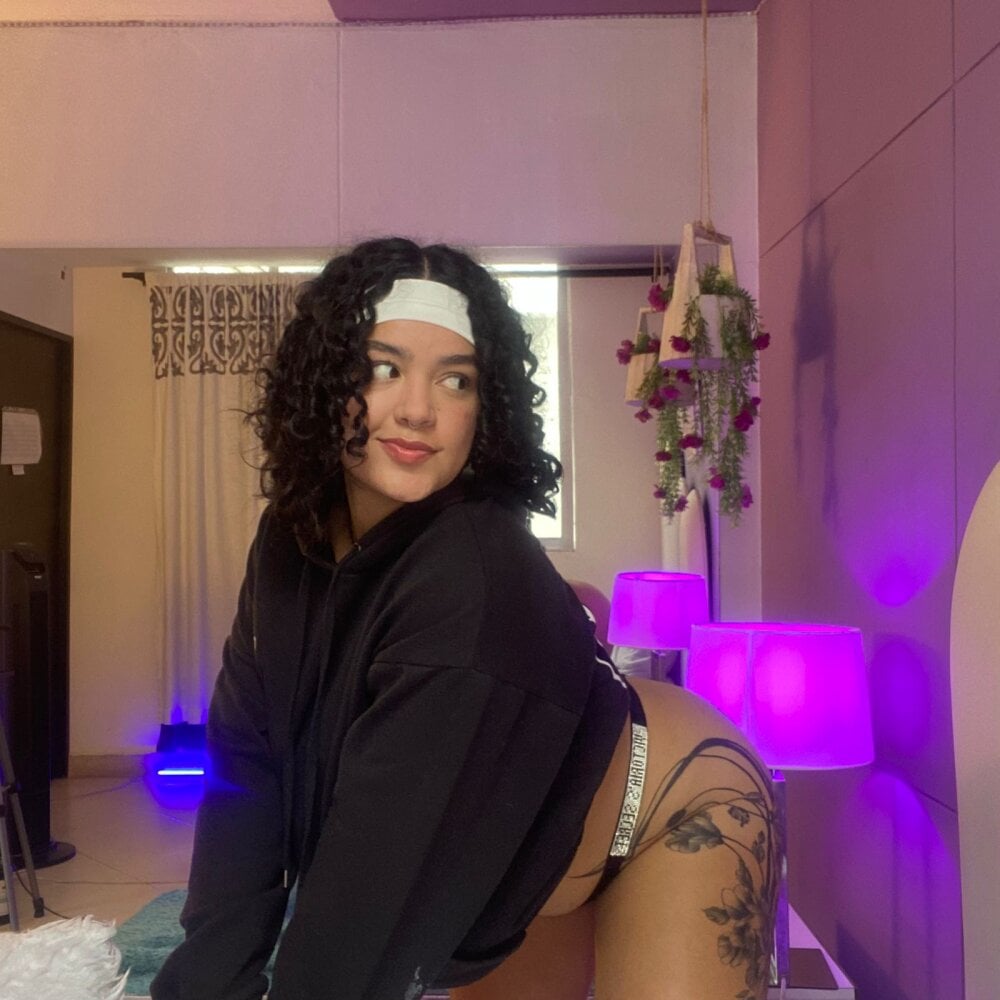 Millie_houston's Offline Chat Room