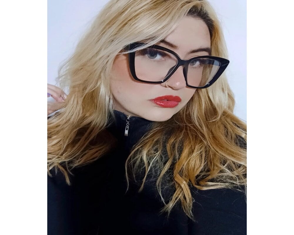 iluvcams.com arynata livesex profile in in-the-witches-forest cams