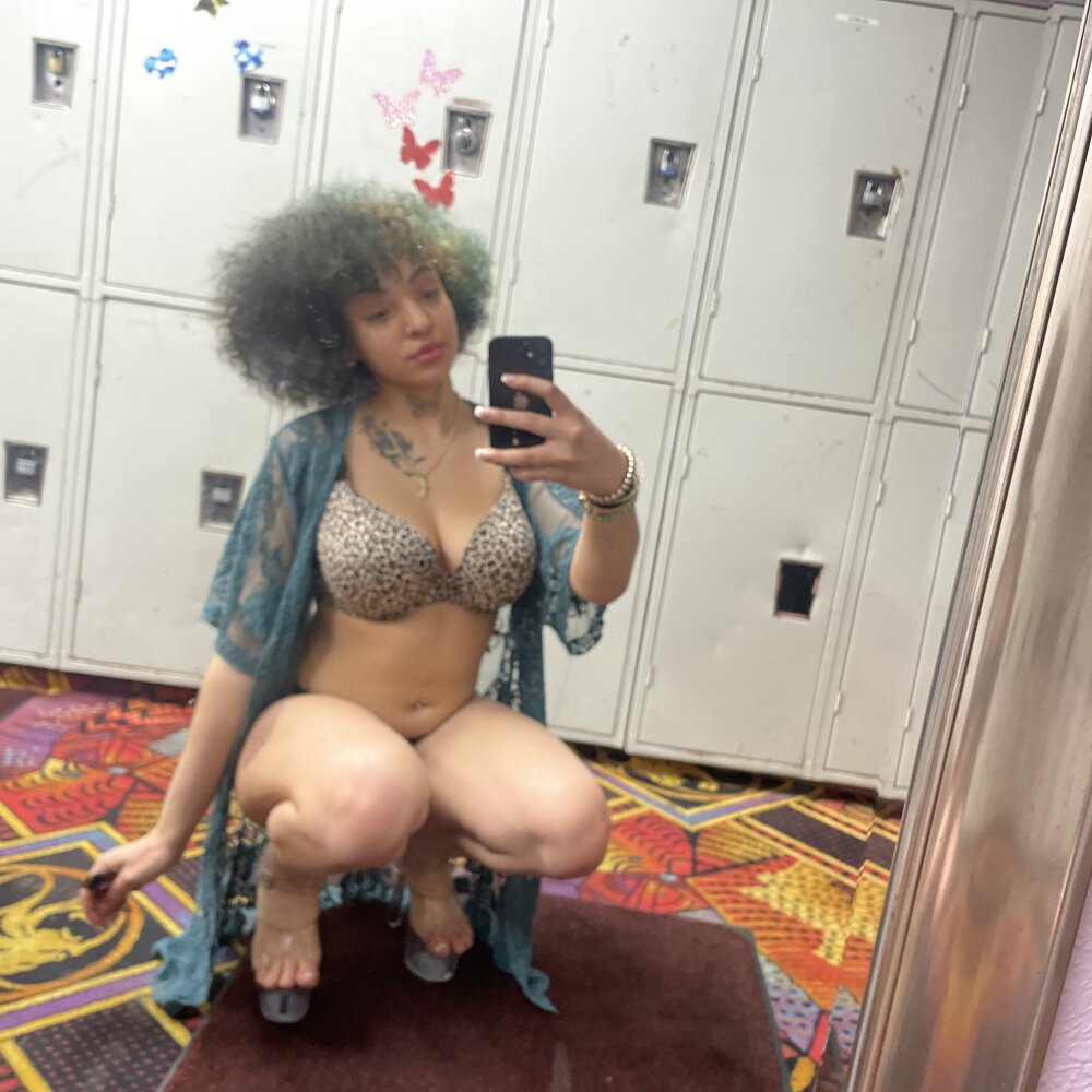 Live sex webcam photo for MyalovesDumpp #284413126