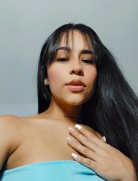 laura_simonss' Offline Chat Room
