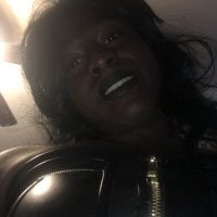 BLKCDCUMQUEEN's Offline Chat Room