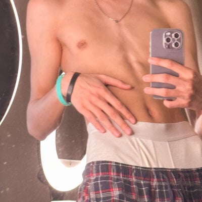 Loves0sa Male Medium Free Cam Striptease