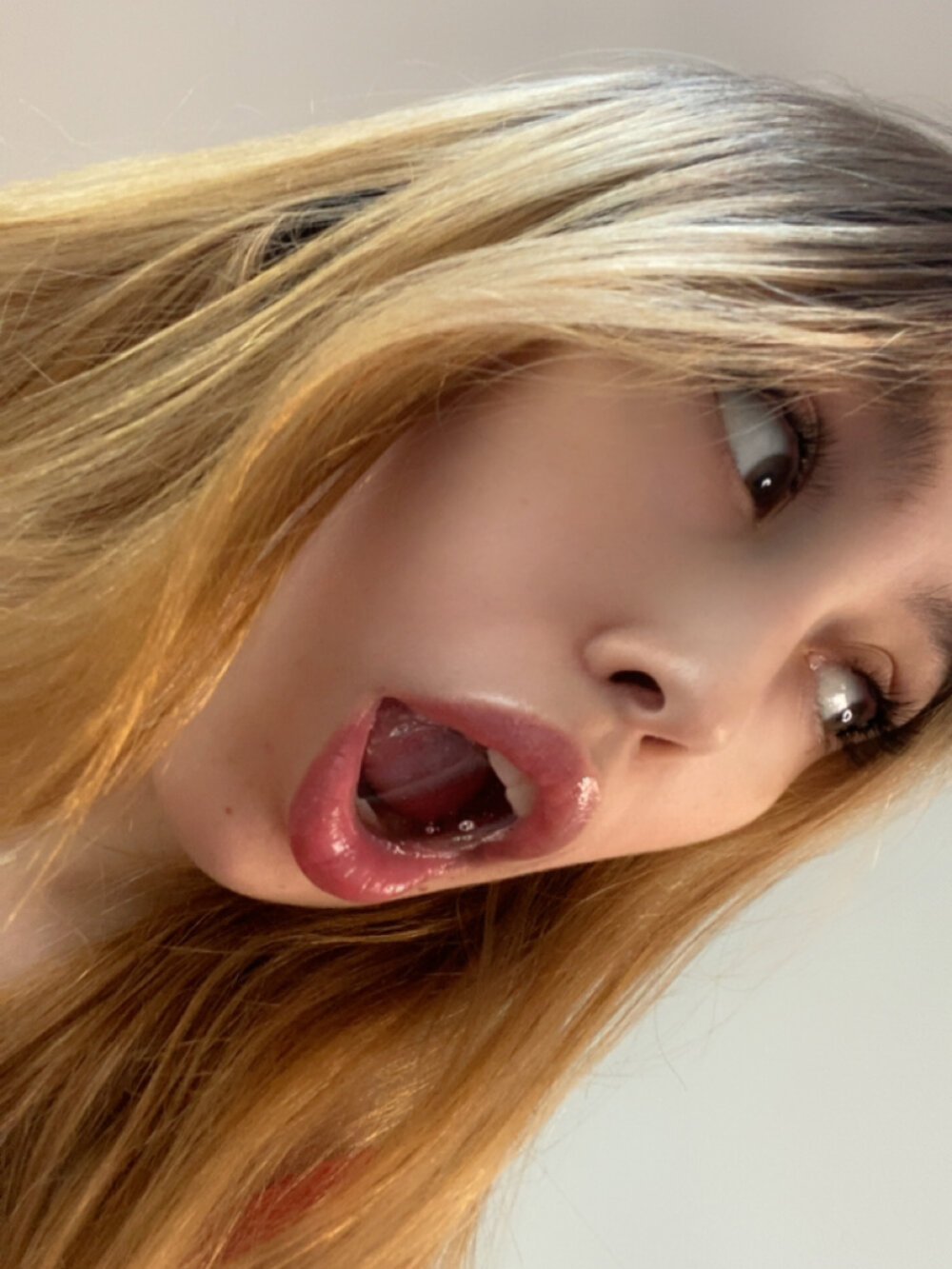 OnlineSlutt's Offline XXX Chat
