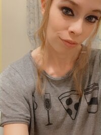 PrincessV7's Offline Chat Room