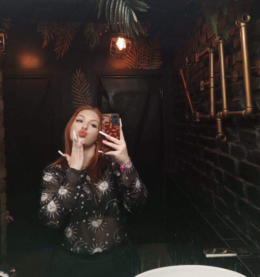 6livesex.com monickav livesex profile in white-hair cams