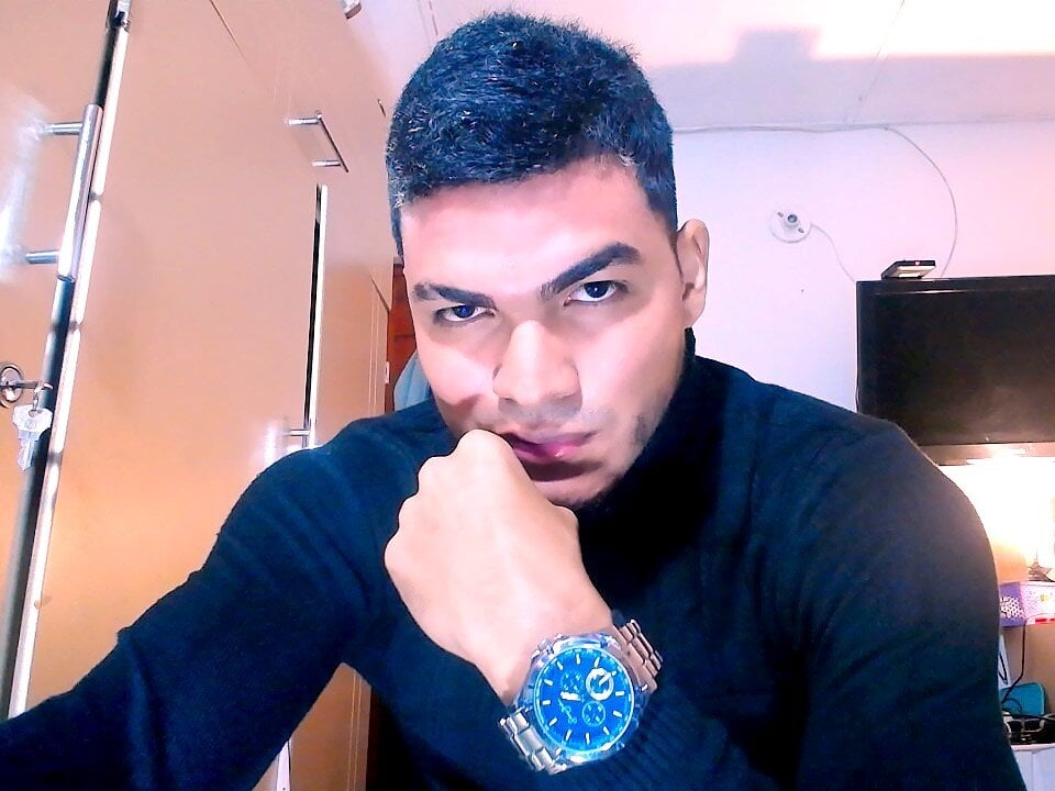 adriansexy28 profile