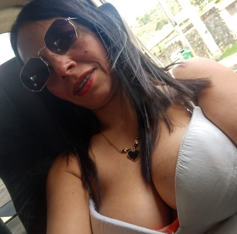 stripchat samantha_x10 webcam profile pic via cam-performer.com