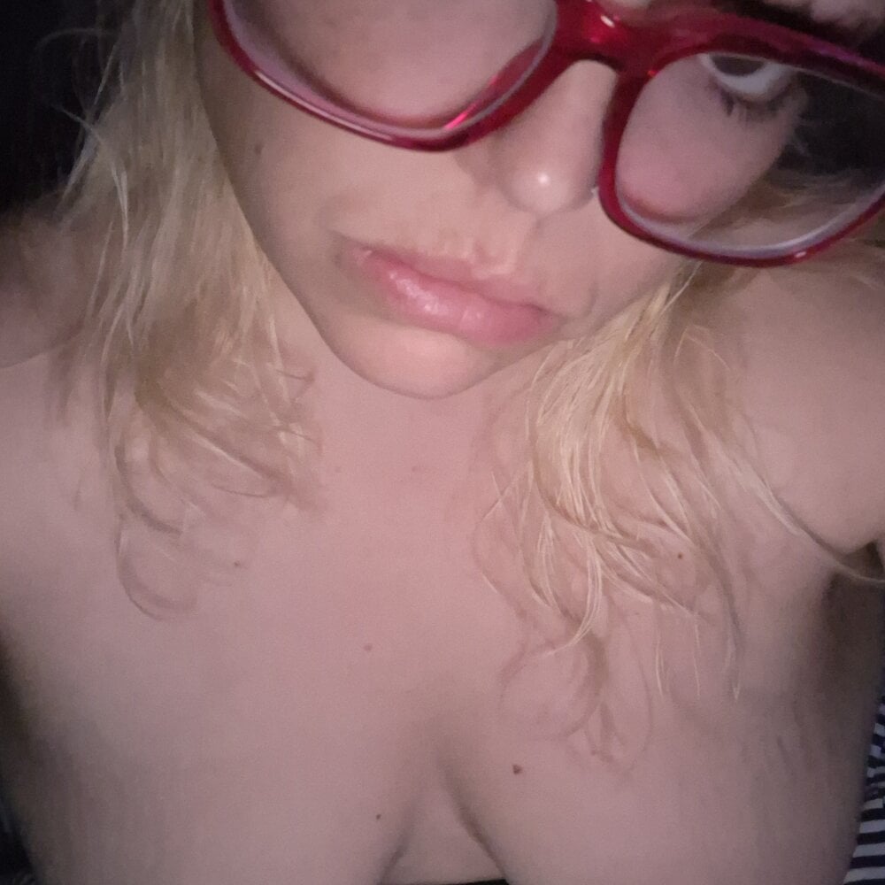 squirtprincess069's Offline Chat Room