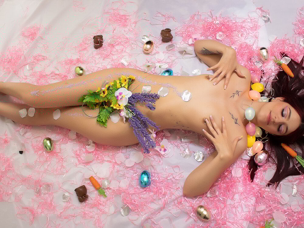 Live sex webcam photo for LiaHarryis #289907469