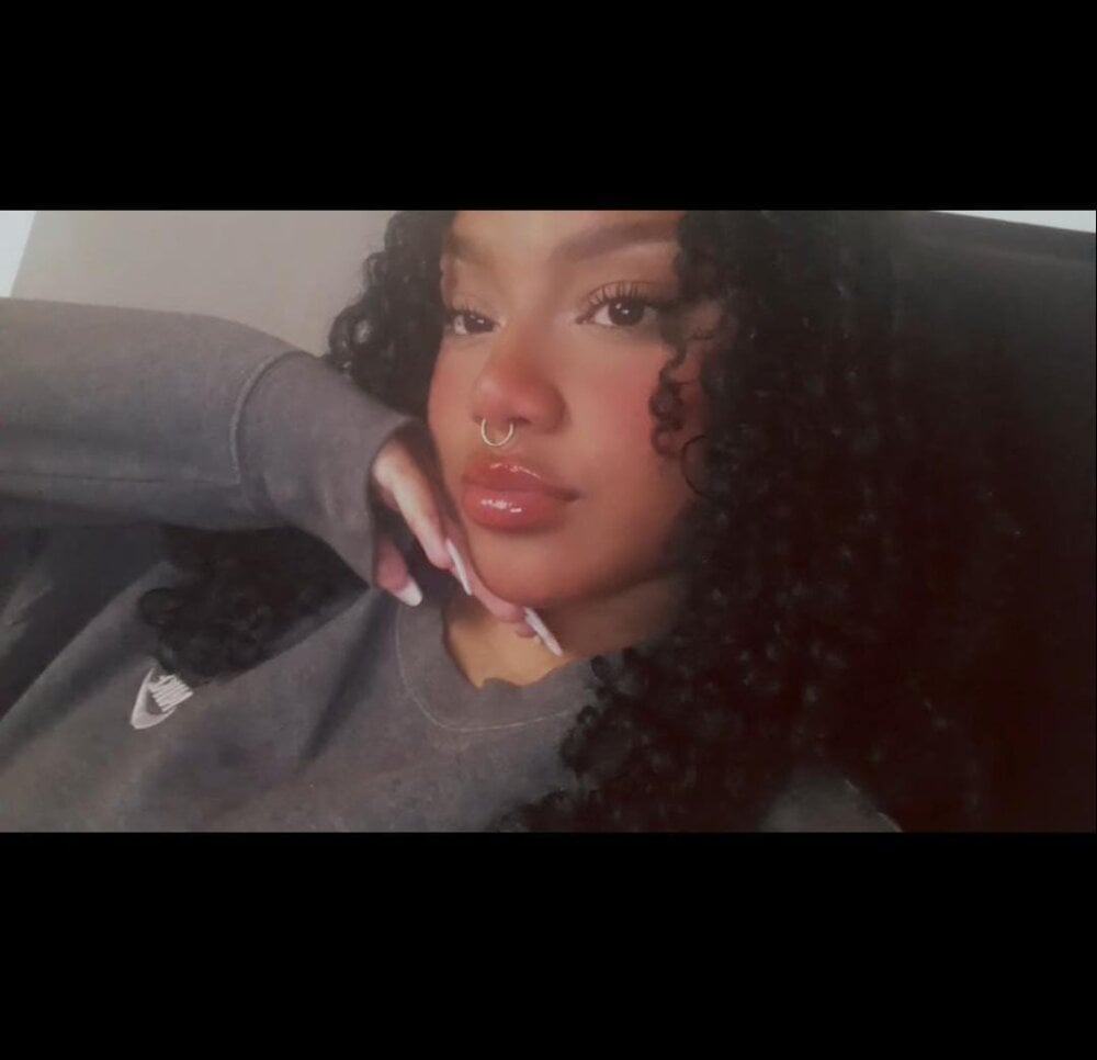 mega-camsex.com thiana_tay livesex profile in brown-hair cams