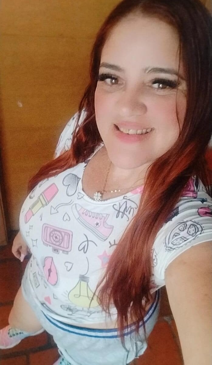 show2cam.com amanda_benz livesex profile in curvy cams