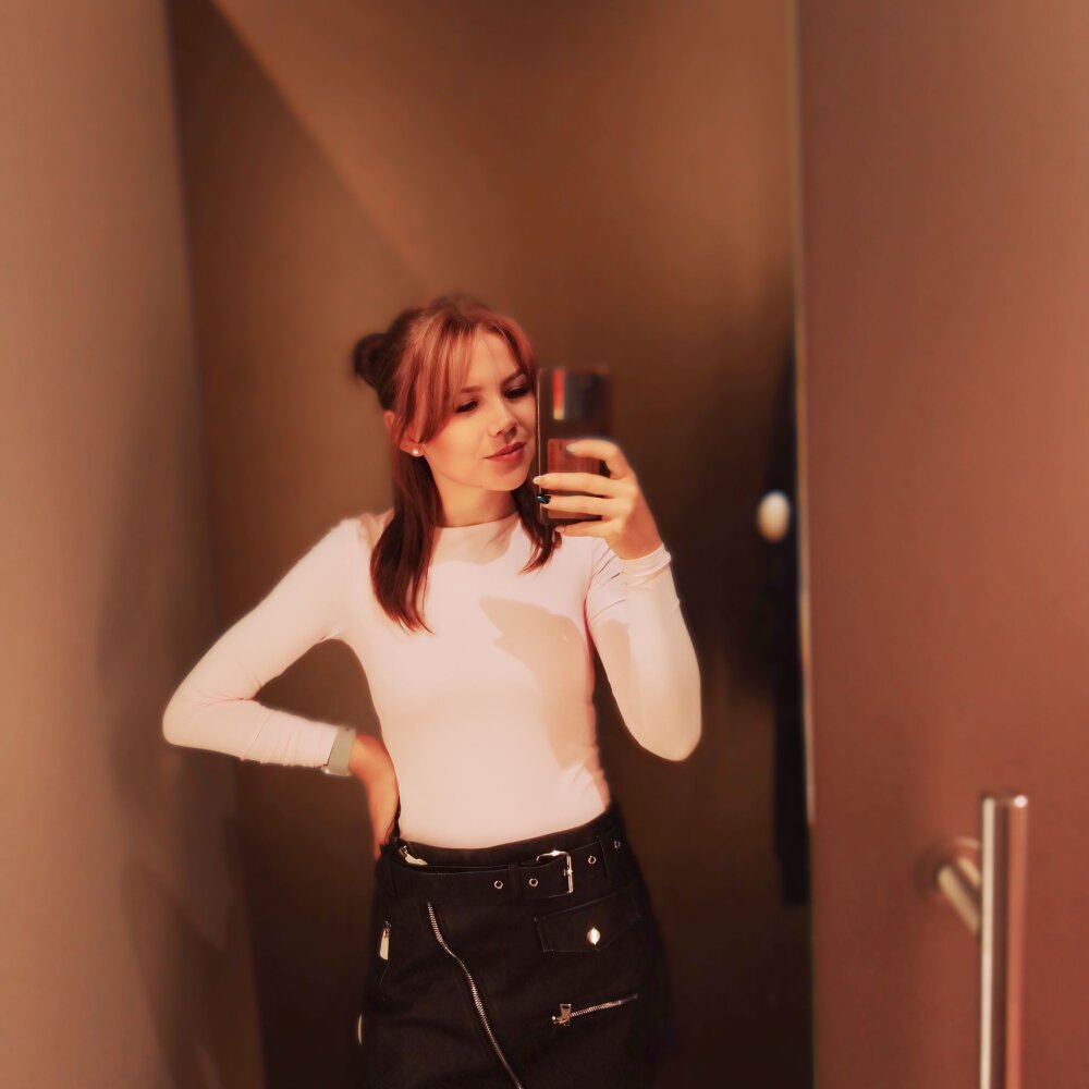 Live sex webcam photo for Viktoria03 #290272768