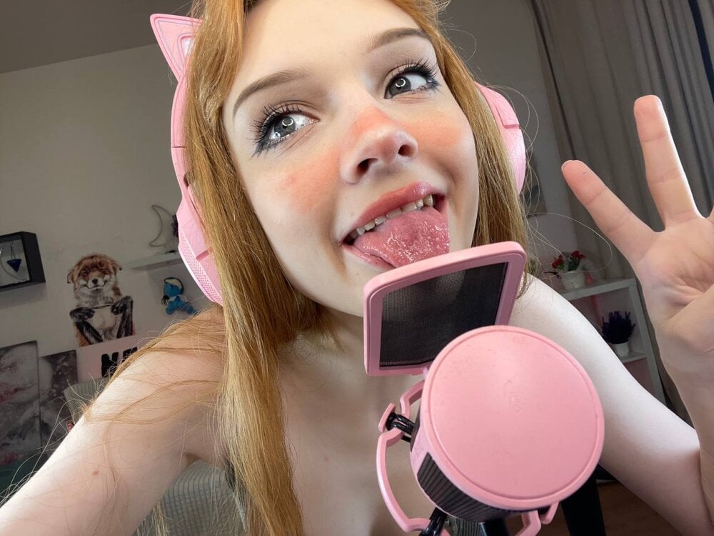 Live sex webcam photo for Lulu_Lovely #289983460