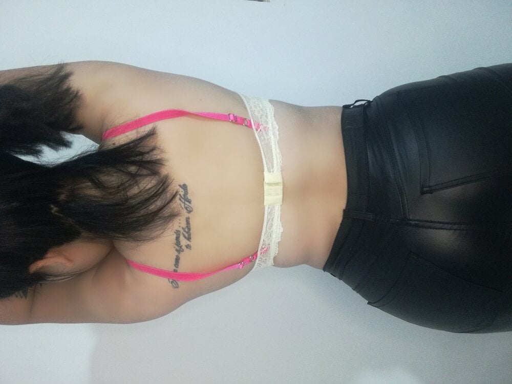 Live sex webcam photo for Gio_vannaOK #290293019