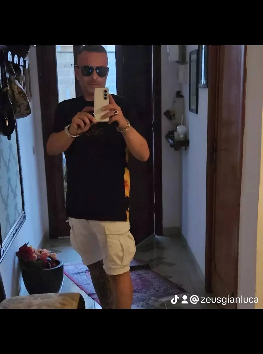 Gianlucazeis' Offline XXX Chat