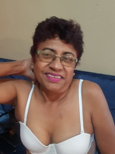 Indianredlily Female Newgrannies Live Cam Striptease