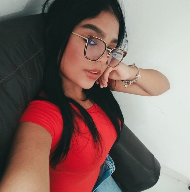 sophie_walker17 webcam profile - Turkish