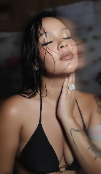 chica_sexy2024's Offline Chat Room