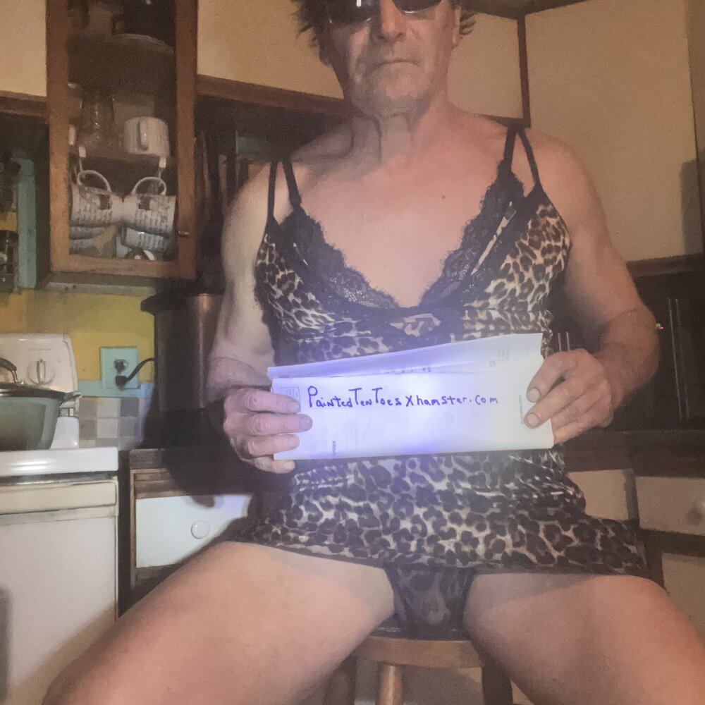 Live sex webcam photo for PaintedTenToes #289933805
