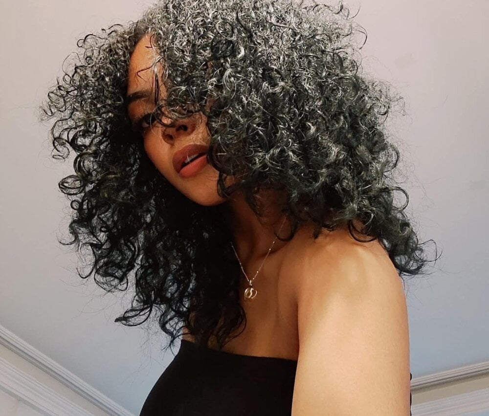 bekyabeni webcam livesex profile in in-the-corner-of-the-room cams