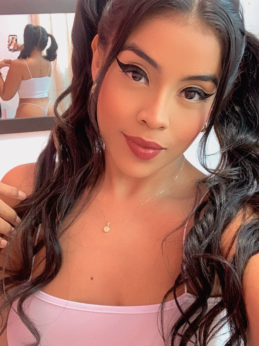 sweetsofia18's Offline XXX Chat