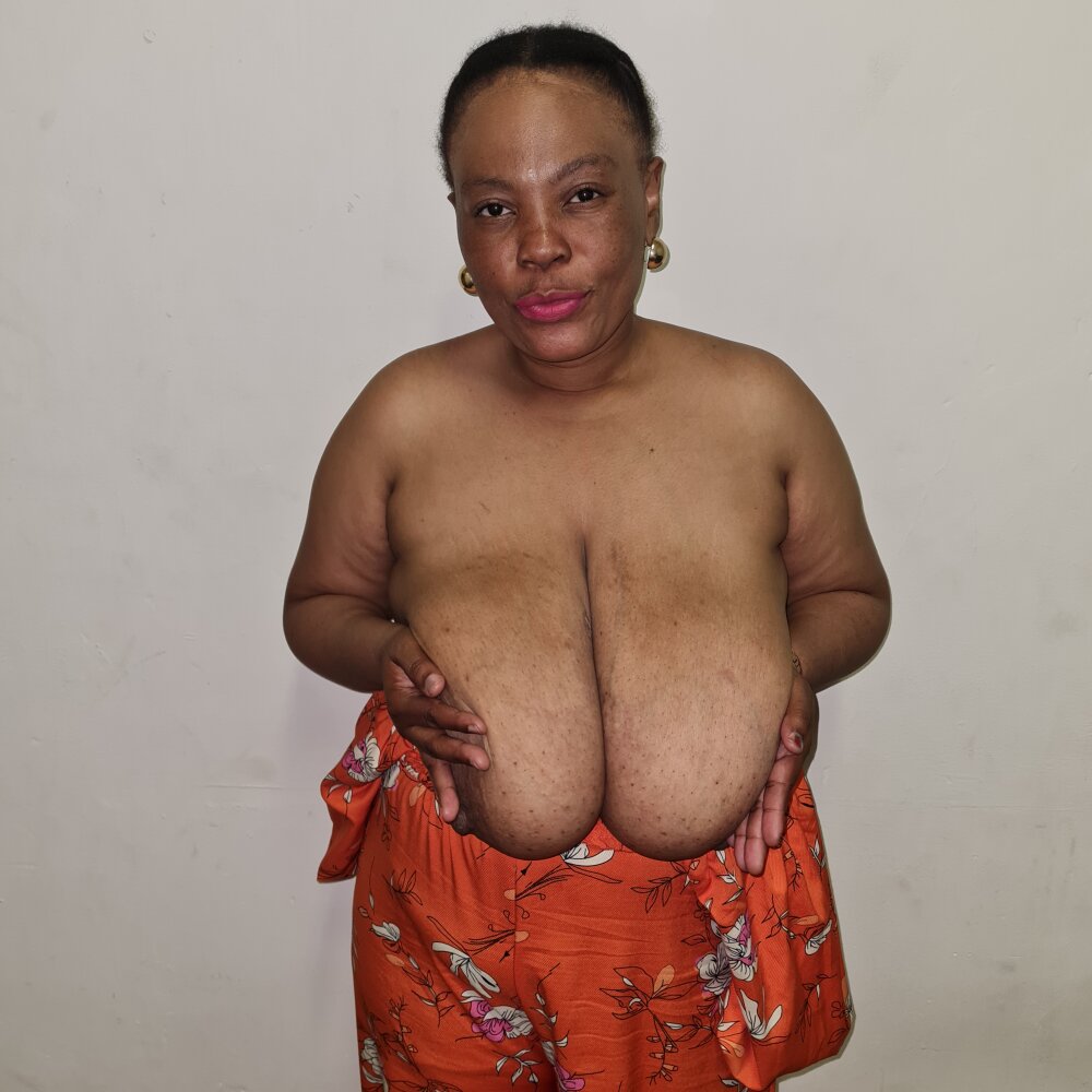 BustyREDMILF profile