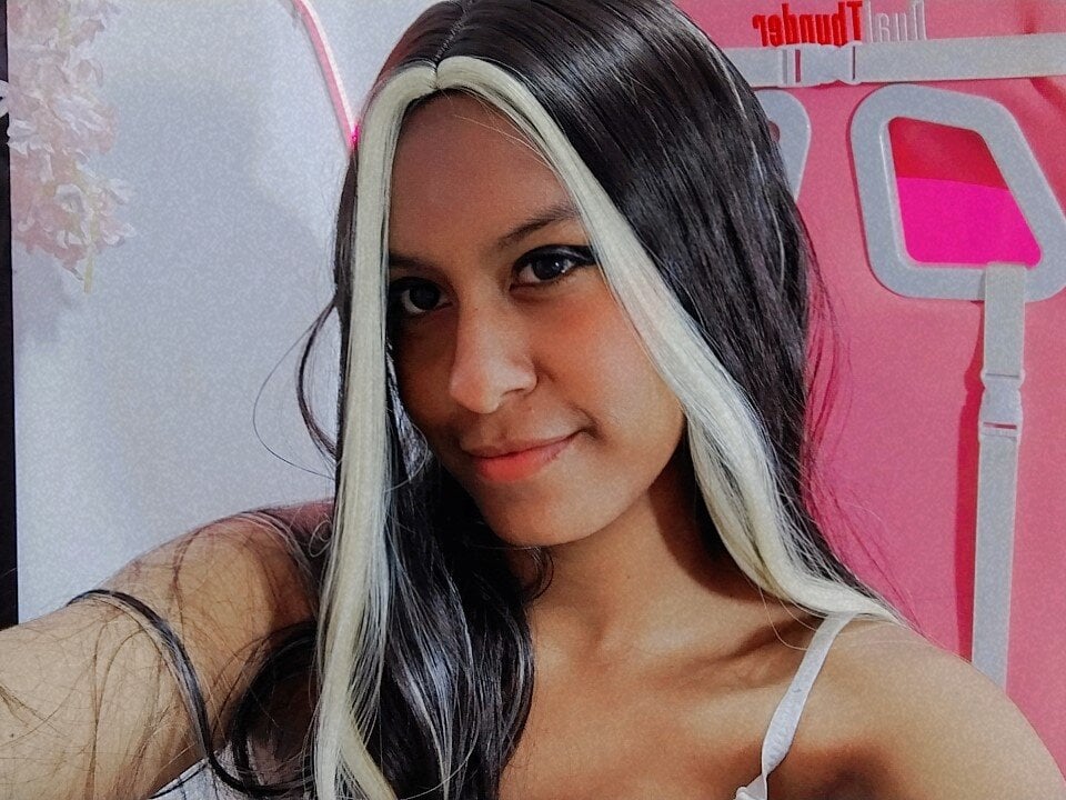 Live sex webcam photo for nicole_uwu8 #291201821