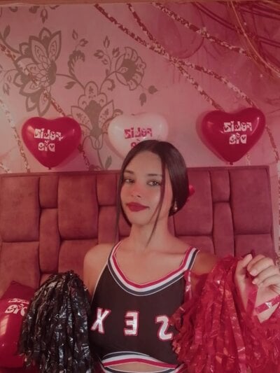 Estrellaa_1 on StripChat