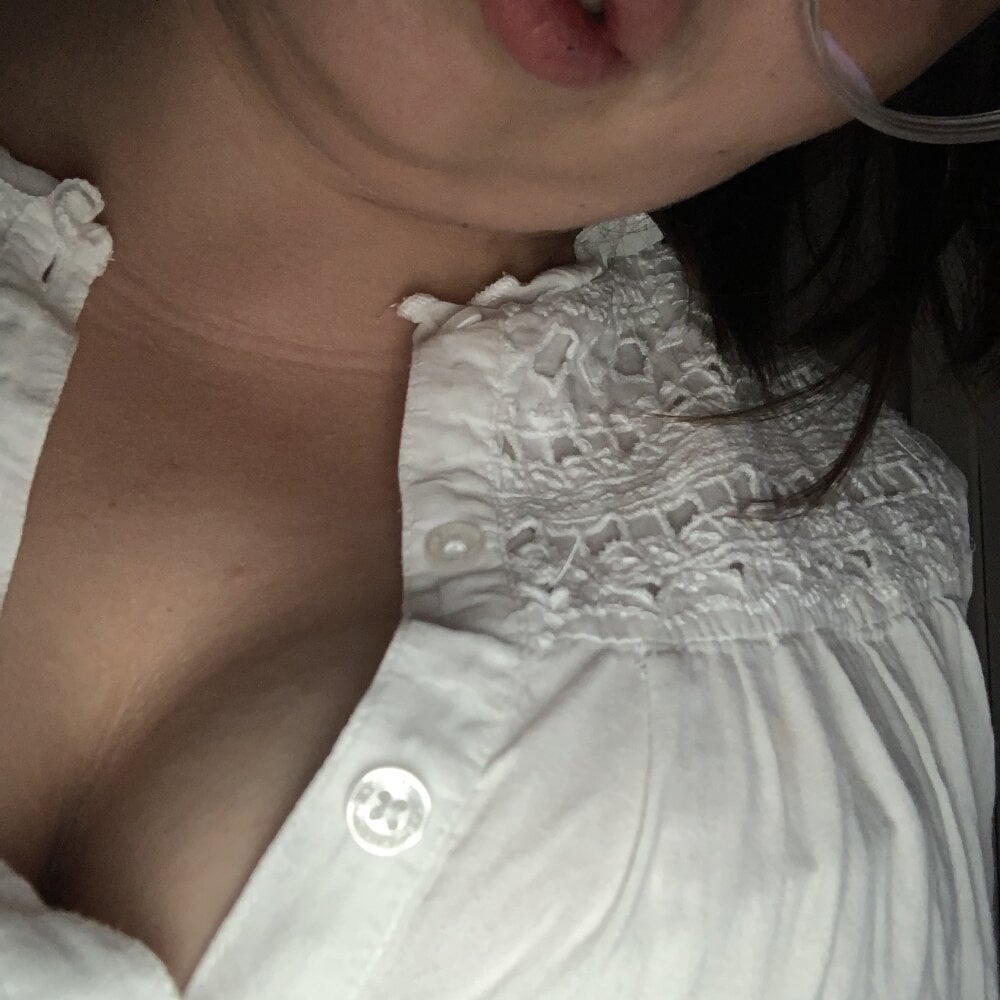 cam-performer.com hotevelynx livesex profile in middle-of-nowhere cams
