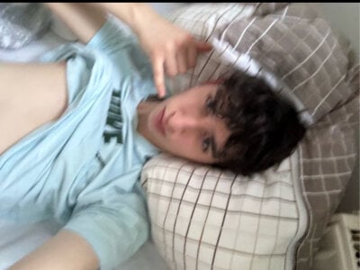 Gayhornyboy18
