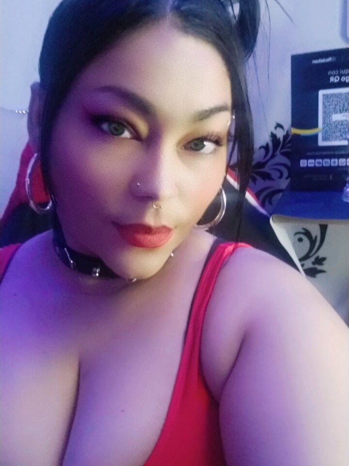 yiyi84 from stripchat