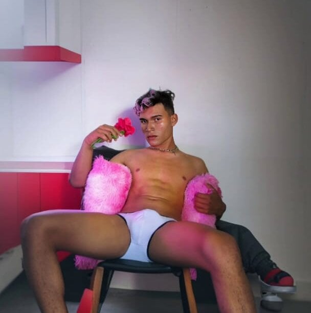 Watch  Enrique_smith live on cam at StripChat