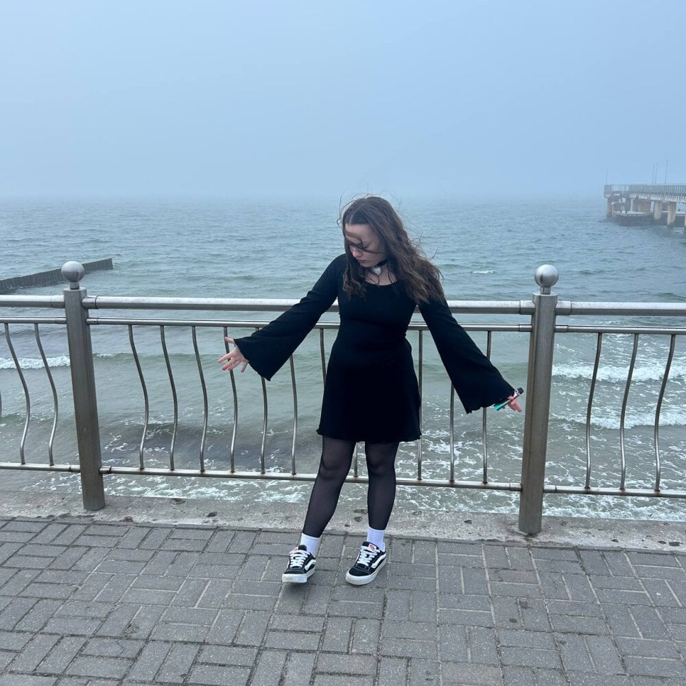 elivecams.com mila_milano livesex profile in small-tits cams