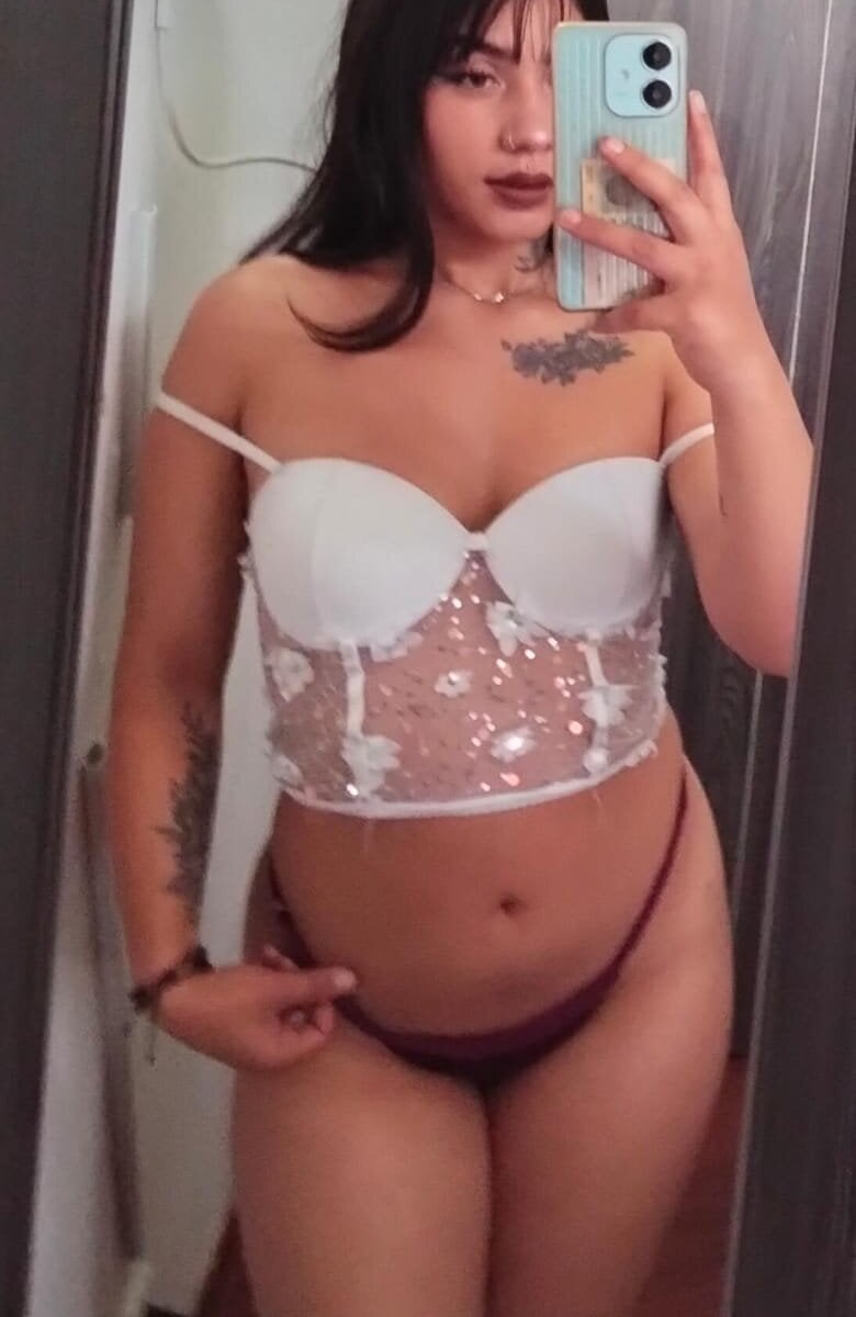 connieehotks' Offline XXX Chat