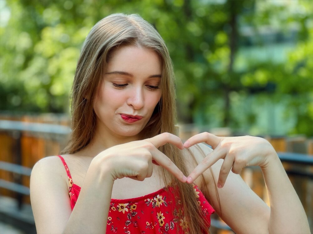 Live sex webcam photo for MayaSinabon #290149680