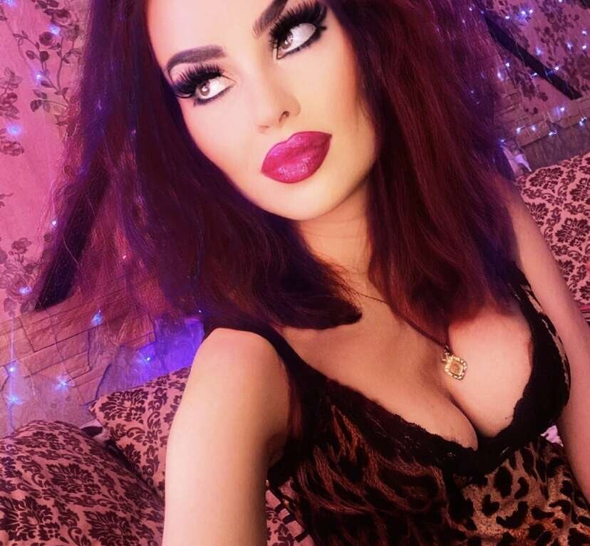 mega-camsex.net pauline_long livesex profile in forest-of-light-or-not cams