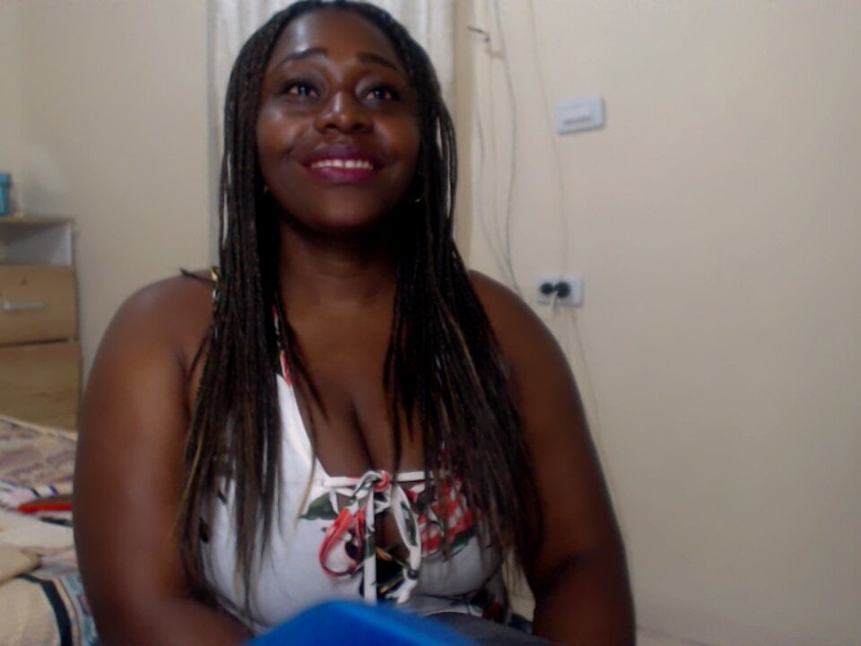 Live sex webcam photo for _dulcelove26 #289138234